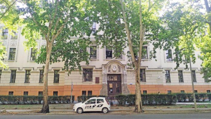 srednjoskolac-pretucen-u-skolskom-dvoristu:-incident-u-elektrotehnickoj-skoli-“mihajlo-pupin”-u-novom-sadu