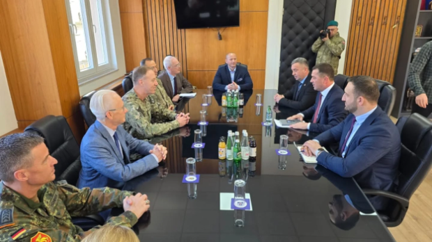 Адмирал-Викоф-на-северу-КиМ-–-састанци-са-председницима-српских-општина-о-безбедности-и-изазовима