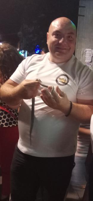 “gospodar-zmija”-s-juga-intervenisao-u-prekodolcu:-pogledajte-kako-je-izvukao-stepskog-smuka-iz-bunara-(foto) “gospodar-zmija”-s-juga-intervenisao-u-prekodolcu:-pogledajte-kako-je-izvukao-stepskog-smuka-iz-bunara-(foto)