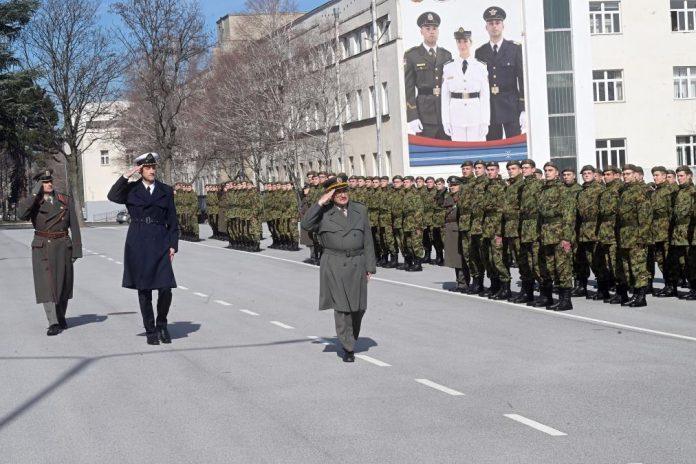 u-kasarni-“general-jovan-miskovic”-promovisana-generacija-“septembar-2025”-novi-rezervni-potporucnici-vojske-srbije-polozili-zakletvu-i-primili-cinove