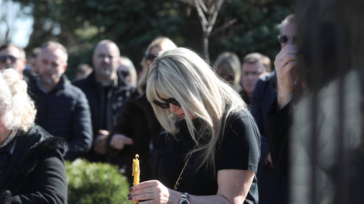 “popovici-ocekuju-prinovu,-bog-salje-utehu”-svestenik-odrzao-govor,-suzana-jeca,-suze-same-teku:-“pomenite-ga-u-molitvi” “popovici-ocekuju-prinovu,-bog-salje-utehu”-svestenik-odrzao-govor,-suzana-jeca,-suze-same-teku:-“pomenite-ga-u-molitvi”