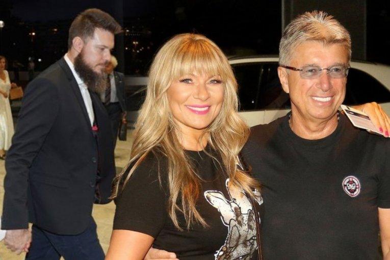 ovako-ce-se-zvati-unuka-sase-popovica,-stigle-prve-informacije-o-detetu:-suzana-jovanovic-obelodanila-sve-detalje!-(video) ovako-ce-se-zvati-unuka-sase-popovica,-stigle-prve-informacije-o-detetu:-suzana-jovanovic-obelodanila-sve-detalje!-(video)