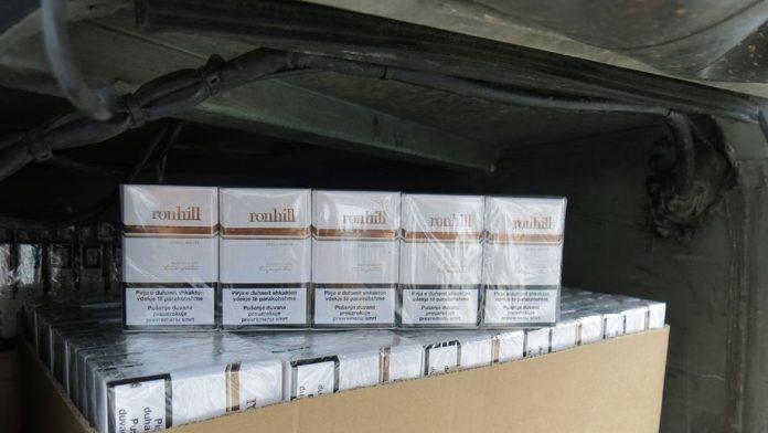 zaplenjeno-400-paklica-cigareta-i-120kg-duvana:-roba-vredna-milione-pronadena-kod-vranja