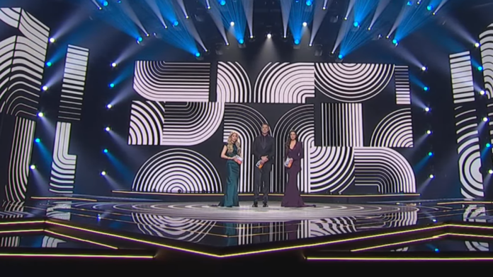 finale-pze-2026,-uzivo-cecin-favorit-otvorio-vece,-a-one-stigle-na-traktoru:-nikad-napetija-situacija-na-kladionicama