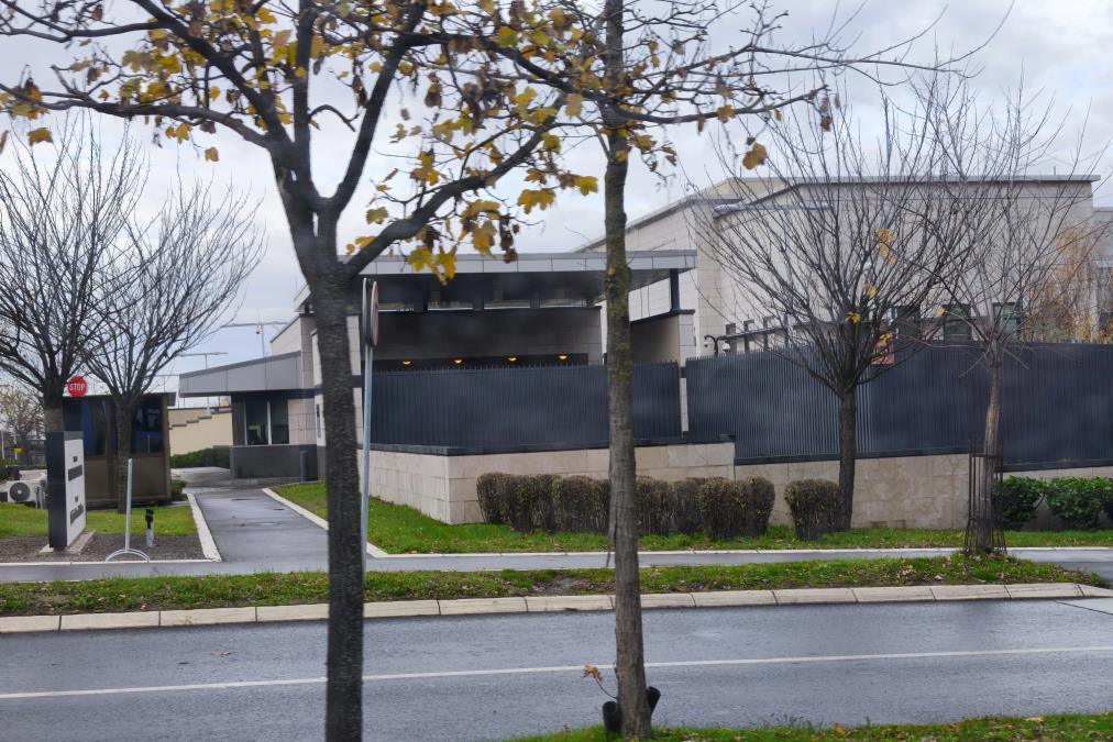 oglasila-se-ambasada-sad-u-beogradu-povodom-napada-izraela-na-iran:-pozvala-na-oprez-zbog-borbenih-operacija-u-iranu,-moguci-poremecaji-u-putovanjima oglasila-se-ambasada-sad-u-beogradu-povodom-napada-izraela-na-iran:-pozvala-na-oprez-zbog-borbenih-operacija-u-iranu,-moguci-poremecaji-u-putovanjima