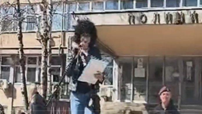 monstruozno:-blokaderi-na-skupu-u-kraljevu-pozivaju-na-ubistvo-vucica-(video)