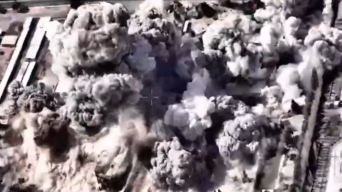 (video)-stravican-snimak-napada-izraela-na-srce-teherana!-odjekuju-detonacije,-sve-je-postalo-pepeo:-pecurka-dima-prekrila-grad (video)-stravican-snimak-napada-izraela-na-srce-teherana!-odjekuju-detonacije,-sve-je-postalo-pepeo:-pecurka-dima-prekrila-grad