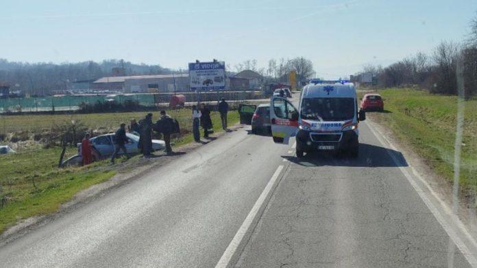 automobil-sleteo-sa-puta-teska-nesreca-kod-cacka,-na-licu-mesta-hitna-pomoc-i-policija-(foto)