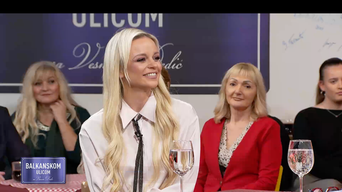 “volim-da-se-druzim-sa-starijim-ljudima”-maja-mandzuka-u-“balkanskoj-ulici”-iskreno-o-zivotu-u-beogradu,-porodici-i-americi:-“imala-sam-srece” “volim-da-se-druzim-sa-starijim-ljudima”-maja-mandzuka-u-“balkanskoj-ulici”-iskreno-o-zivotu-u-beogradu,-porodici-i-americi:-“imala-sam-srece”