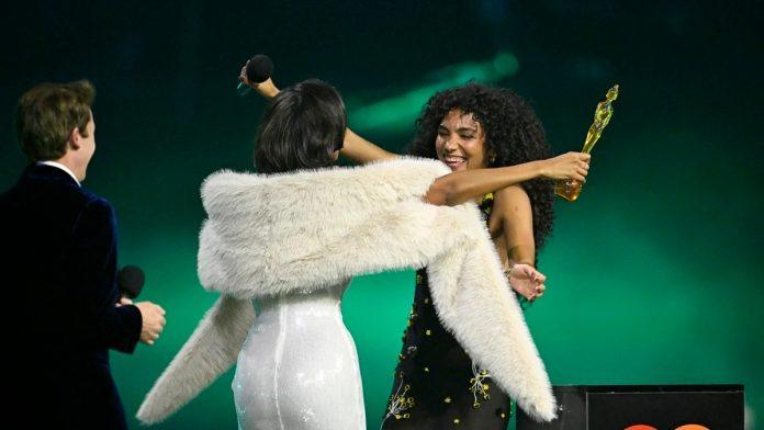 istorijsko-izdanje-brit-awards-u-mancesteru:-velike-zvezde-i-nova-generacija-na-istoj-sceni,-evo-ko-su-pobednici