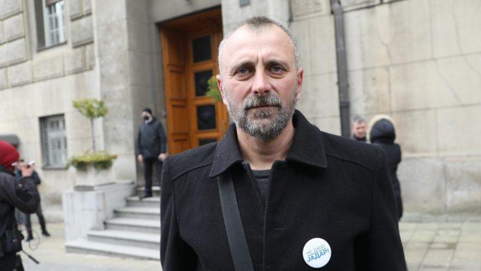 priveden-zlatko-kokanovic,-pokusao-da-blokira-granicni-prelaz:-kod-loznice-veliki-broj-policajaca-(video)