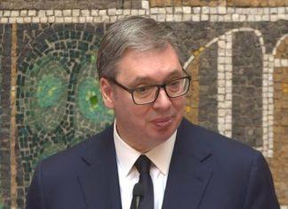 “OBIČAN ČOVEK KOJI VOLI SRBIJU NAJVIŠE” Vučić poručio: Trudim se da reagujem racionalno, kad preteram izvinim se “obican-covek-koji-voli-srbiju-najvise”-vucic-porucio:-trudim-se-da-reagujem-racionalno,-kad-preteram-izvinim-se