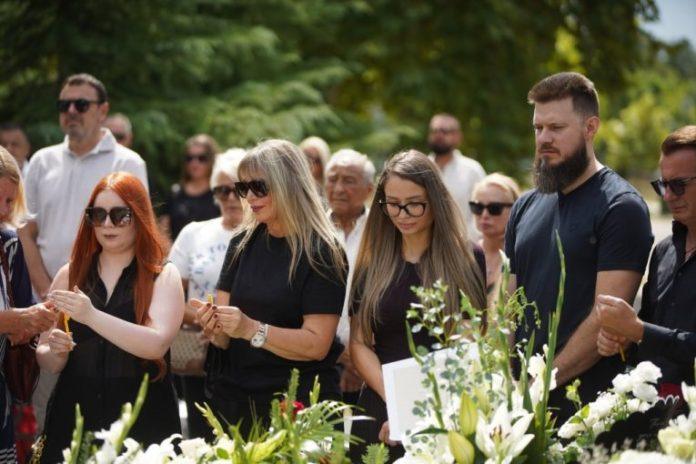 porodica-progovorila-o-najtezim-danima!-najpotresniji-trenuci-dokumentarca-o-sasi-popovicu:-“tada-sam-znala-da-ce-umreti”!