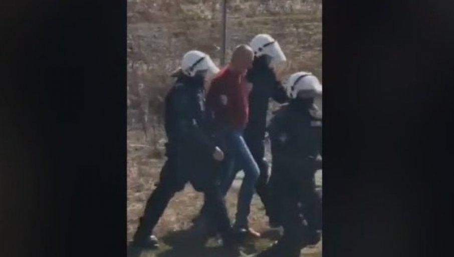 dva-policajca-povredena!-kokanovic-uhapsen-nakon-divljanja-traktorom-na-granici-i-napada-na-sluzbena-lica dva-policajca-povredena!-kokanovic-uhapsen-nakon-divljanja-traktorom-na-granici-i-napada-na-sluzbena-lica