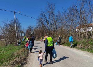 PRELEP PRIZOR U SELU RAKOVA KOD ČAČKA: Meštani se sami organizovali i očistili smeće pored puta, u akciji učestvovali i najmlađi (FOTO) prelep-prizor-u-selu-rakova-kod-cacka:-mestani-se-sami-organizovali-i-ocistili-smece-pored-puta,-u-akciji-ucestvovali-i-najmladi-(foto)