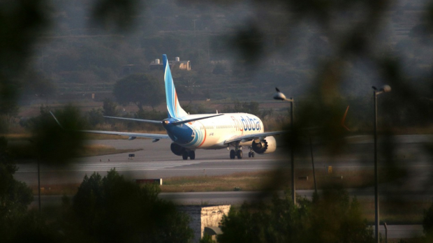 Полетео-први-авион-из-Дубаија-ка-Београду-после-обуставе-летова-због-тензија-на-Блиском-истоку Полетео-први-авион-из-Дубаија-ка-Београду-после-обуставе-летова-због-тензија-на-Блиском-истоку