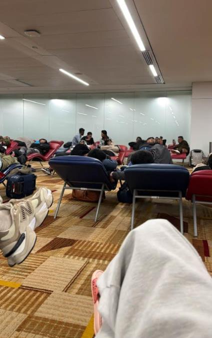 srpkinje-24-sata-zarobljene-na-aerodromu-u-indiji!-bez-vode-i-hrane,-spavale-na-podu:-“rekli-su-nam:-rat-je,-vidite-valjda-na-televiziji!”-(foto) srpkinje-24-sata-zarobljene-na-aerodromu-u-indiji!-bez-vode-i-hrane,-spavale-na-podu:-“rekli-su-nam:-rat-je,-vidite-valjda-na-televiziji!”-(foto)