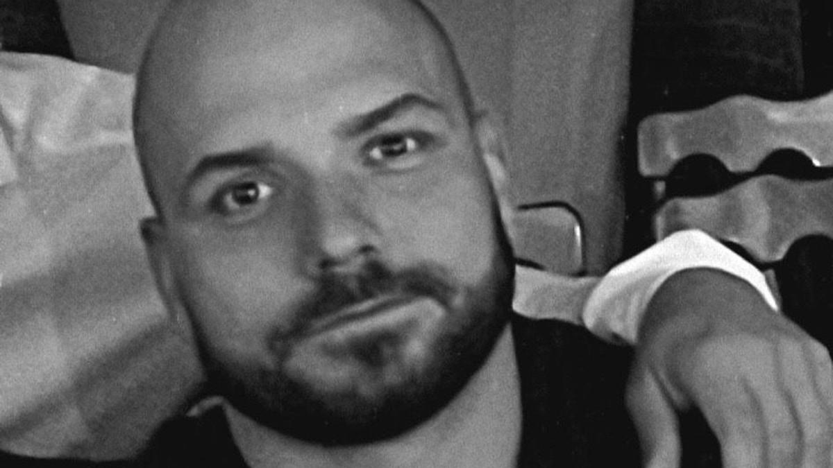 (video)-ovako-je-uhapsen-osumnjiceni-za-ubistvo-novaka-iz-kragujevca-lisice-stavljene-na-ruke-i-mladicu-(23):-muskarac-ispalio-rafal-u-njega-pred-zenom-i-decom (video)-ovako-je-uhapsen-osumnjiceni-za-ubistvo-novaka-iz-kragujevca-lisice-stavljene-na-ruke-i-mladicu-(23):-muskarac-ispalio-rafal-u-njega-pred-zenom-i-decom