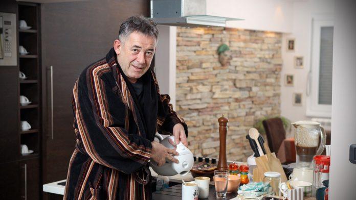 (foto)-nas-glumac-ima-70-godina,-a-i-dalje-ga-zele-kada-je-podelio-sliku-bez-majice-mreze-se-usijale:-evo-kako-izgleda