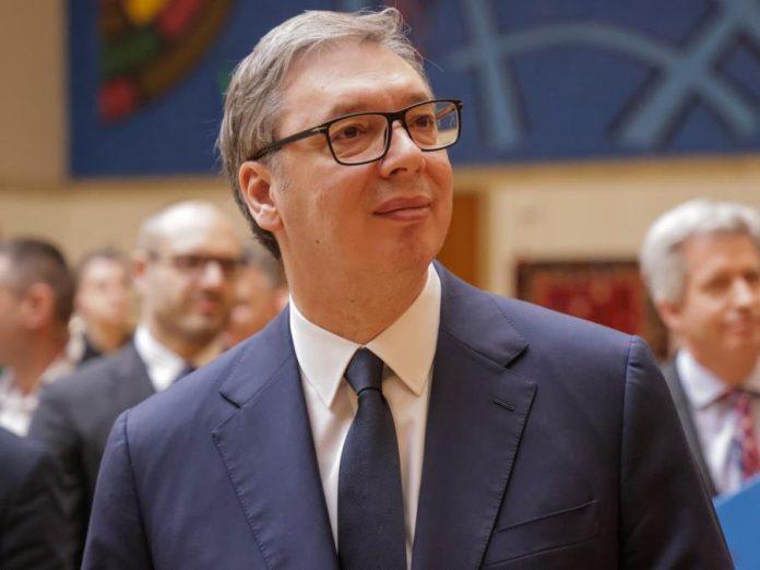 dve-slike-izborne-godine:-vucic-vec-meri-kandidate-i-nudi-rezultate,-a-kod-blokadera-haos-–-opozicija-nezrela,-studenti-bahati