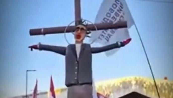 raspece-vucica-fitilj-za-nasilje:-da-li-su-performansom-blokadera-u-nisu-namerno-predene-sve-granice-dobrog-ukusa-i-regularne-politicke-borbe