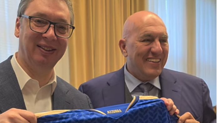 “posebna-cast-za-mene”-vucic-sa-italijanskim-ministrom-odbrane,-ovo-je-poklon-kojim-se-pohvalio-(foto,-video)