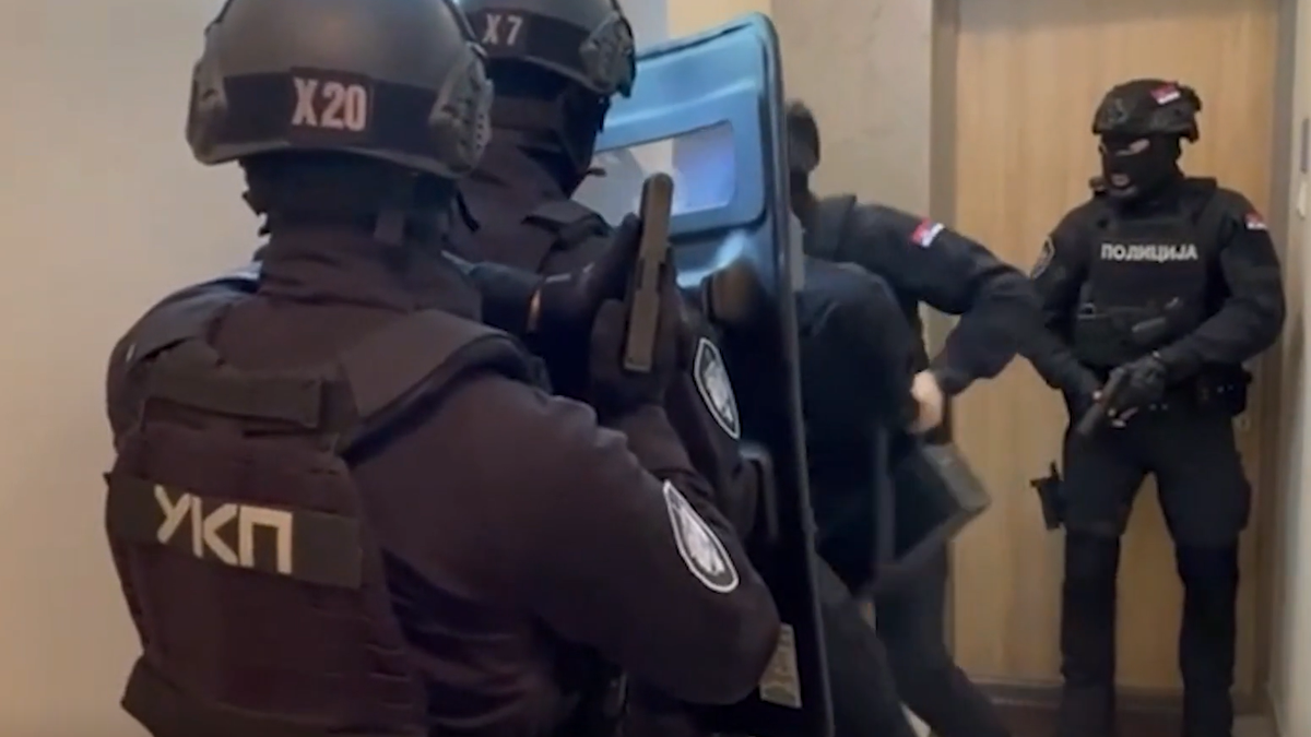 oprali-skoro-milion-evra-od-kokaina!-veliko-hapsenje-zbog-pranja-para:-pare-drzali-u-sefovima-banaka,-kupovali-nekretnine! oprali-skoro-milion-evra-od-kokaina!-veliko-hapsenje-zbog-pranja-para:-pare-drzali-u-sefovima-banaka,-kupovali-nekretnine!