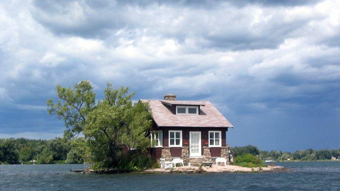 ovo-je-najmanje-naseljeno-ostrvo-na-svetu:-na-njemu-ima-mesta-samo-za-jednu-kucu