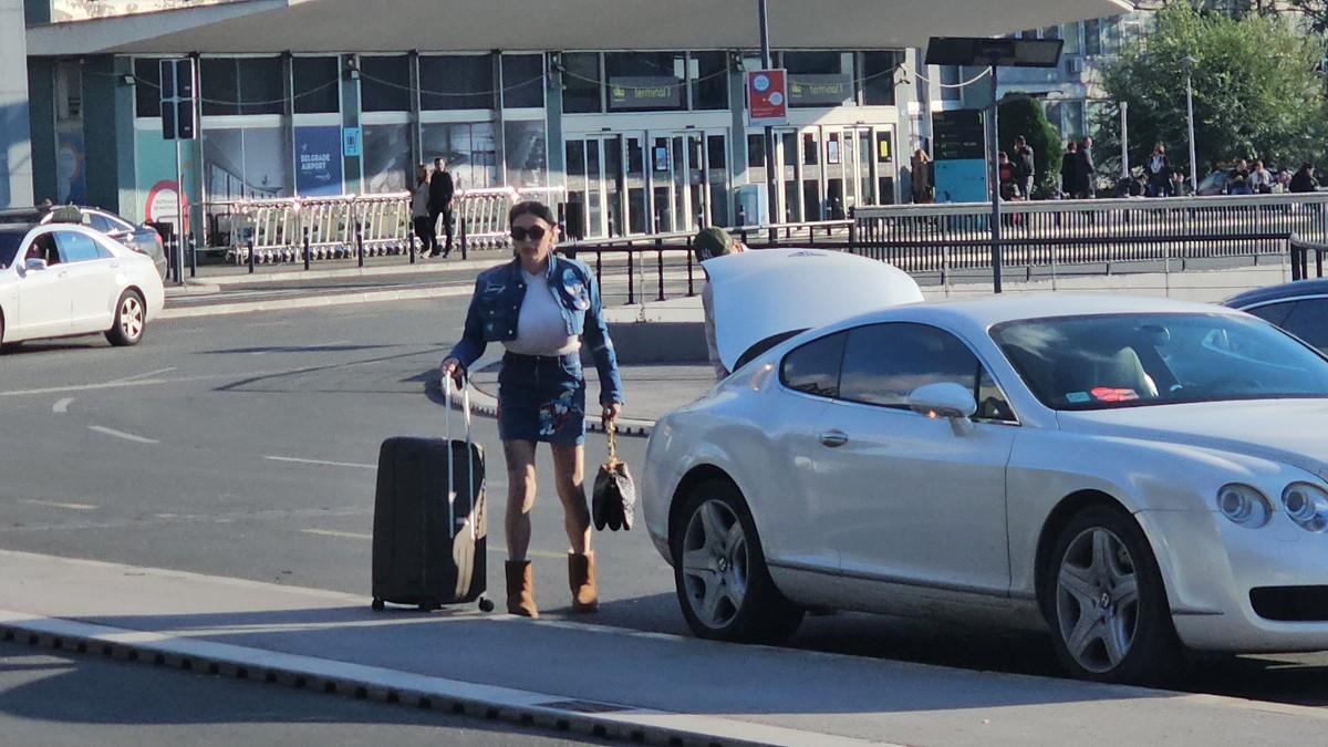 za-ovo-uzme-26.000-evra-nasa-pevacica-se-bavi-prostitucijom,-isplivao-detaljan-cenovnik:-necete-verovati-koliko-naplacuje-telefonski-razgovor za-ovo-uzme-26.000-evra-nasa-pevacica-se-bavi-prostitucijom,-isplivao-detaljan-cenovnik:-necete-verovati-koliko-naplacuje-telefonski-razgovor