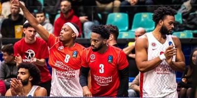 uspesno-evakuisani-–-kosarkasi-hapoela-sleteli-u-beograd uspesno-evakuisani-–-kosarkasi-hapoela-sleteli-u-beograd