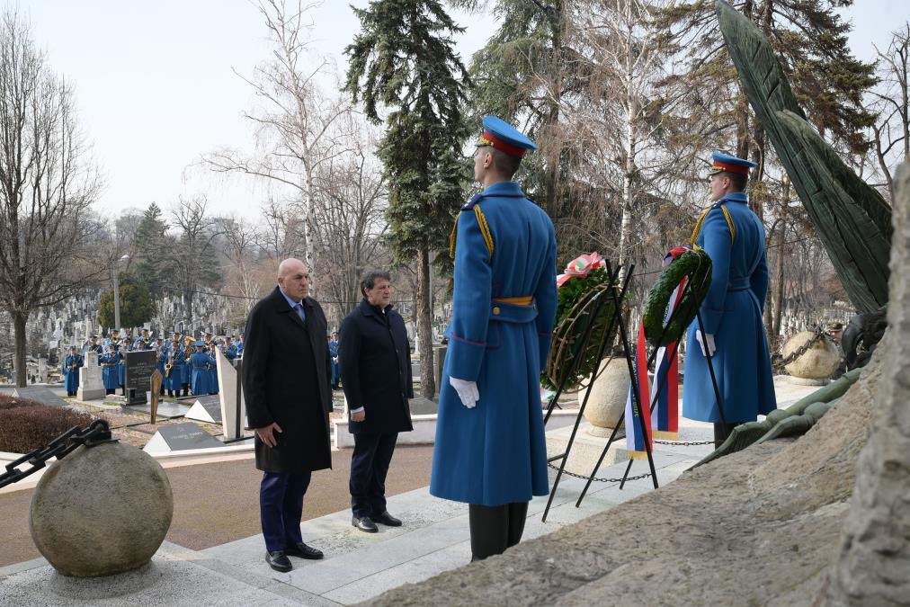 ministri-odbrane-gasic-i-krozeto-polozili-vence-u-beogradu:obelezena-110.-godisnjica-evakuacije-srpske-vojske-sa-obala-albanije-u-prvom-svetskom-ratu ministri-odbrane-gasic-i-krozeto-polozili-vence-u-beogradu:obelezena-110.-godisnjica-evakuacije-srpske-vojske-sa-obala-albanije-u-prvom-svetskom-ratu