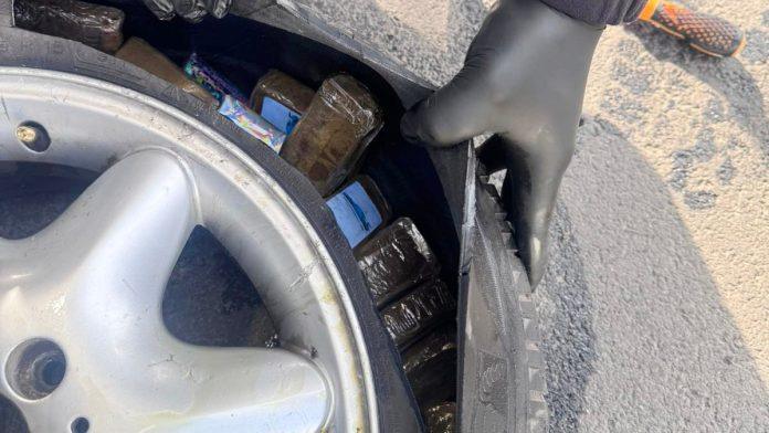 (foto)-turski-drzavljanin-uhapsen-na-granicnom-prelazu-horgos-sa-7-kilograma-droge:-necete-verovati-gde-ju-je-sakrio