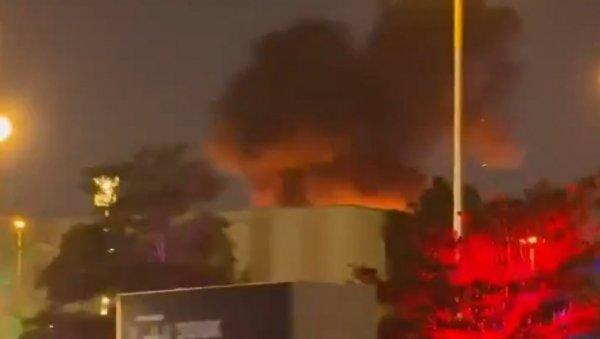 osvanuli-stravicni-snimci-napada-na-americki-konzulat:-iranski-dron-pogodio-objekat,-nakon-toga-usledila-je-velika-eksplozija-(video) osvanuli-stravicni-snimci-napada-na-americki-konzulat:-iranski-dron-pogodio-objekat,-nakon-toga-usledila-je-velika-eksplozija-(video)