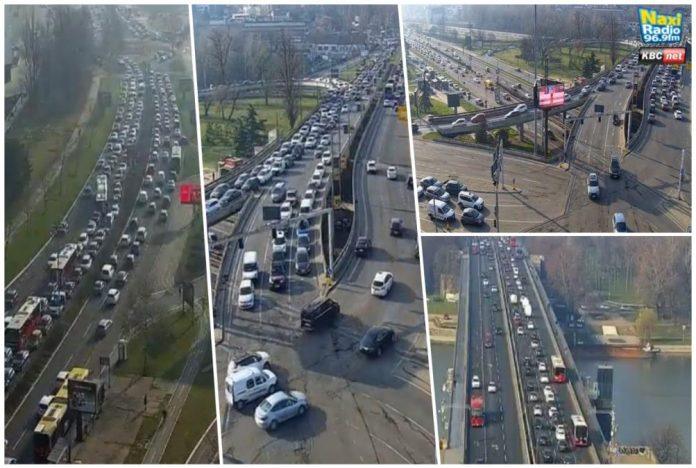 gomila-se-na-gazeli,-autokomanda-i-brankov-krcati:-kod-usca-se-otegle-kolone,-ali-sve-se-krece!-gsp-ide-normalno-(foto)