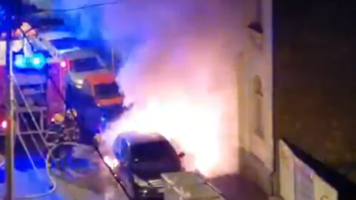 uhapsena-trojica-muskaraca-zbog-sumnje-da-su-zapalili-automobil-na-vracaru:-kamere-snimile-trenutak-paljenja