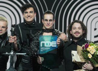 NAJLEPŠI PRIZOR KOJI ĆETE VIDETI DANAS! Ovako su učenici u Bujanovcu dočekali svog nastavnika, pevača grupe Lavina (FOTO) najlepsi-prizor-koji-cete-videti-danas!-ovako-su-ucenici-u-bujanovcu-docekali-svog-nastavnika,-pevaca-grupe-lavina-(foto)