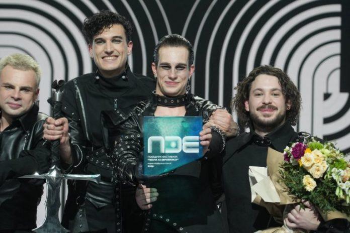 najlepsi-prizor-koji-cete-videti-danas!-ovako-su-ucenici-u-bujanovcu-docekali-svog-nastavnika,-pevaca-grupe-lavina-(foto)