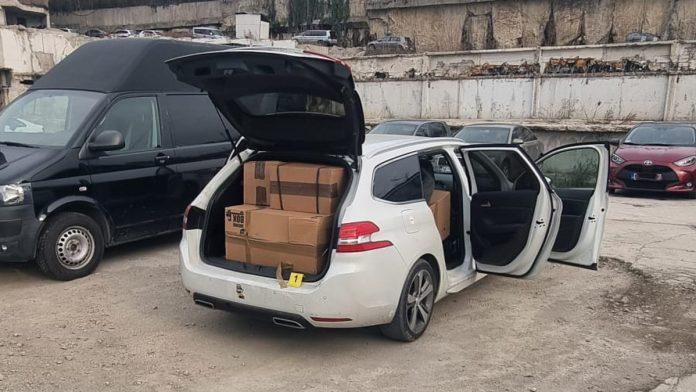 (foto)-policajci-zaustavili-“pezo”,-pa-se-sokirali-od-prizora-u-gepeku-drama-na-cukarici:-dve-osobe-odmah-uhapsene