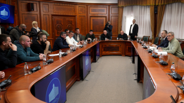 Министар-Гламочић-тврди-да-је-дијалог-тек-сада-почео,-пољопривредници-незадовољни-разговорима-у-Влади Министар-Гламочић-тврди-да-је-дијалог-тек-сада-почео,-пољопривредници-незадовољни-разговорима-у-Влади