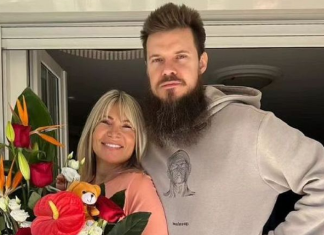 VELIKO SLAVLJE U PORODIČNOM DOMU SAŠE POPOVIĆA Suzanin sin puca od sreće zbog rođenja ćerke: “Osećaj je odličan”, folker došao prvi na slavlje veliko-slavlje-u-porodicnom-domu-sase-popovica-suzanin-sin-puca-od-srece-zbog-rodenja-cerke:-“osecaj-je-odlican”,-folker-dosao-prvi-na-slavlje