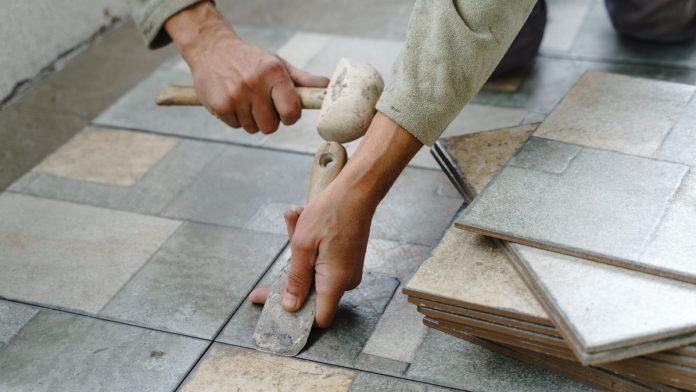 majstor-otkriva-najvecu-gresku-pri-renoviranju-dvorista:-svi-odmah-biraju-plocice,-a-zaboravljaju-na-ovaj-kljucni-korak,-evo-koliko-ce-vas-sve-kostati