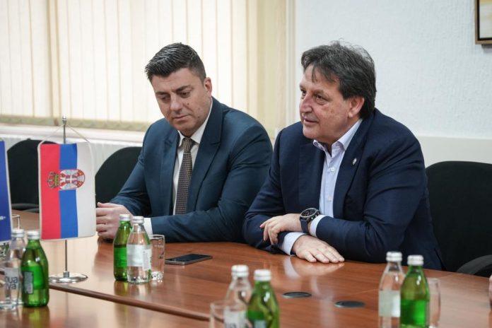 ministar-gasic-u-uzicu-obisao-kompaniju-“prvi-partizan”:-istakao-znacaj-fabrike-za-odbranu-srbije-i-bezbednost-radnika-(foto)