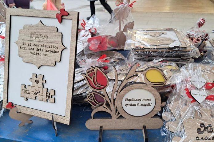 sta-muskarci,-a-sta-zene-poklanjaju-za-8.-mart!-pogledajte-ponudu-na-tezgama-u-vranju-i-cene-proizvoda:-od-cveca-preko-drvenarije-do-srca-raznih-oblika…-foto
