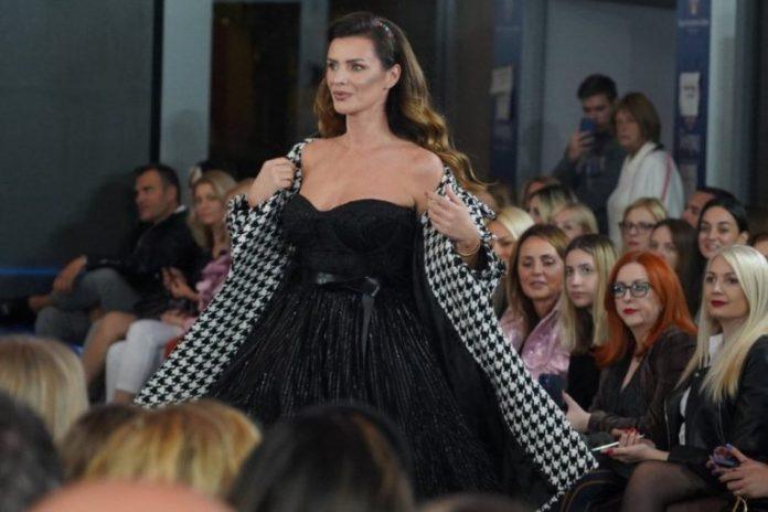 mnogi-ne-znaju-koliko-je-visoka-nasa-najlepsa-voditeljka:-ponela-helanke-koje-izduzuju-noge,-a-sada-su-za-njima-lude-sve-zene!-(foto)