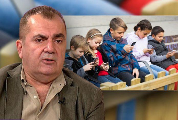 daci-ostaju-bez-mobilnih-telefona-u-skolama-u-srbiji?-novi-zakon-spreman-–-evo-sta-tacno-predvida