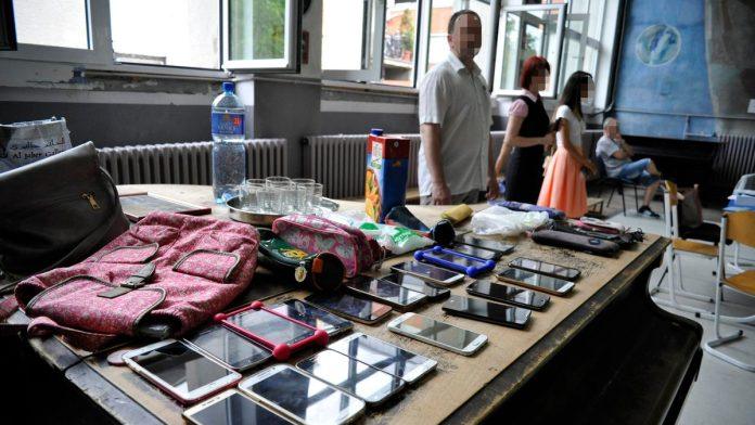 zakon-spreman,-jos-da-daci-kazu-svoj-stav-na-korak-od-zabrane-upotrebe-telefona-u-skolama,-ali-evo-kada-ce-ipak-moci-da-se-koristi-na-casu