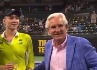 Indijan Vels tek počeo, a već imamo ogroman skandal: Funkcioner neprikladno dodirivao Ribakinu! /VIDEO/ indijan-vels-tek-poceo,-a-vec-imamo-ogroman-skandal:-funkcioner-neprikladno-dodirivao-ribakinu!-/video/