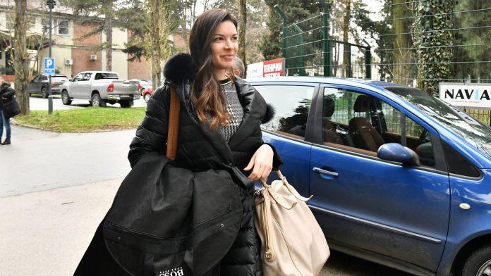 evo-sta-je-zavrsila-sanja-kuzet-voditeljka-ima-kod-kuce-unosan-biznis,-a-ovo-je-istina-o-njenom-obrazovanju