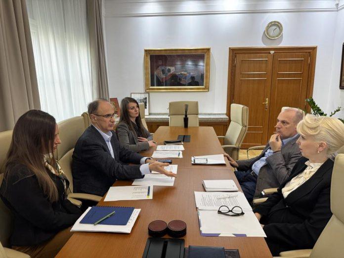 zajednicki-cilj:-premijer-macut-sa-jagodom-lazarevic-i-zlatiborom-loncarom-o-cenama-lekova-i-snabdevenosti-trzista