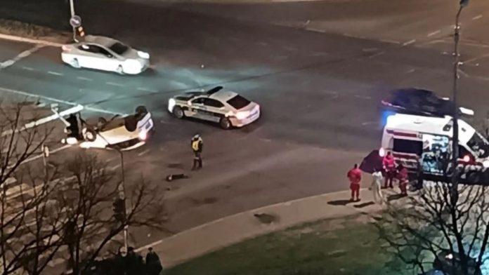 pijana-devojka-(22)-se-zakucala-u-automobil-i-pobegla-detalji-stravicnog-sudara-kod-plavog-mosta:-“golf”-zavrsio-na-krovu,-mladic-(20)-zadobio-povrede-(foto,-video)